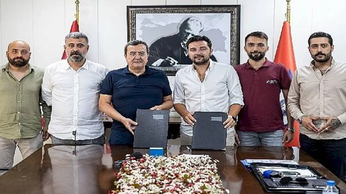 Konak'ta imzalar sokak emekçileri için atıldı