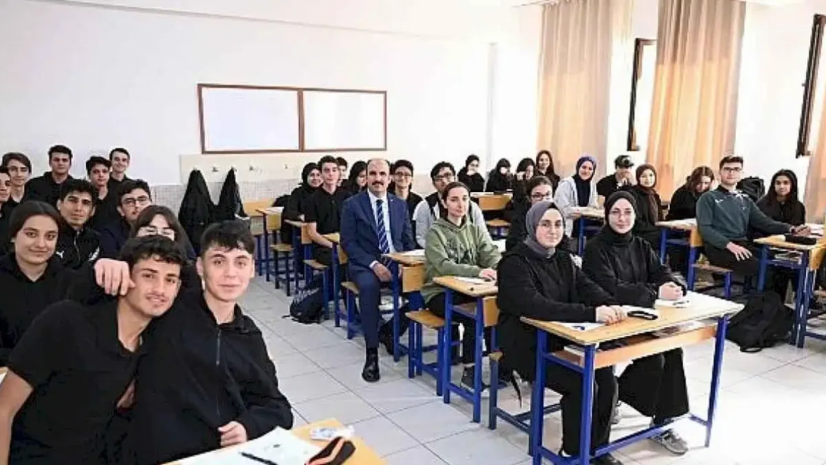 Başkan Altay'dan 12. Sınıfta Okuyan ve Üniversiteye Hazırlanan Öğrencilere Müjde