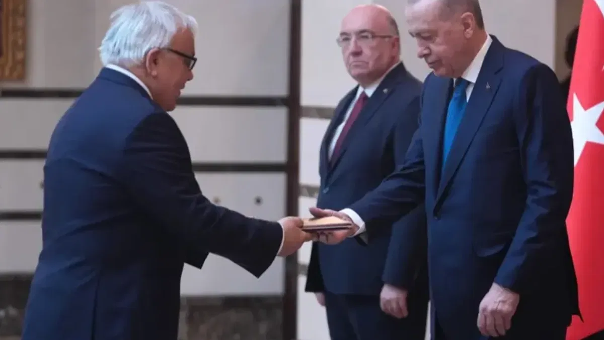 Cumhurbaşkanı Erdoğan'a 5 ülkeden güven mektubu