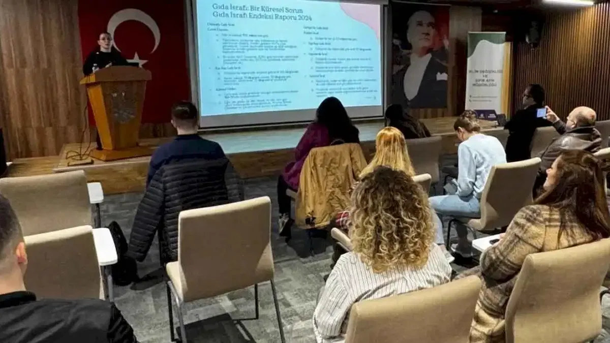 İstanbul Bakırköy'de 'gıda atma dünyayı renklendir' programı