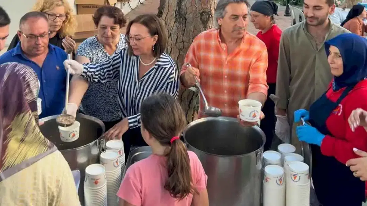 Antalya Muratpaşa'da aşurenin bereketi paylaşıldı