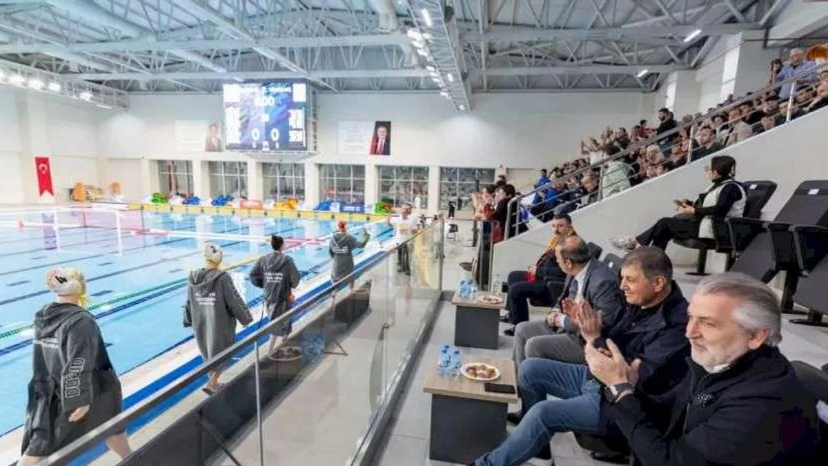 Göztepe’nin Avrupa zaferine Başkan Tugay da eşlik etti