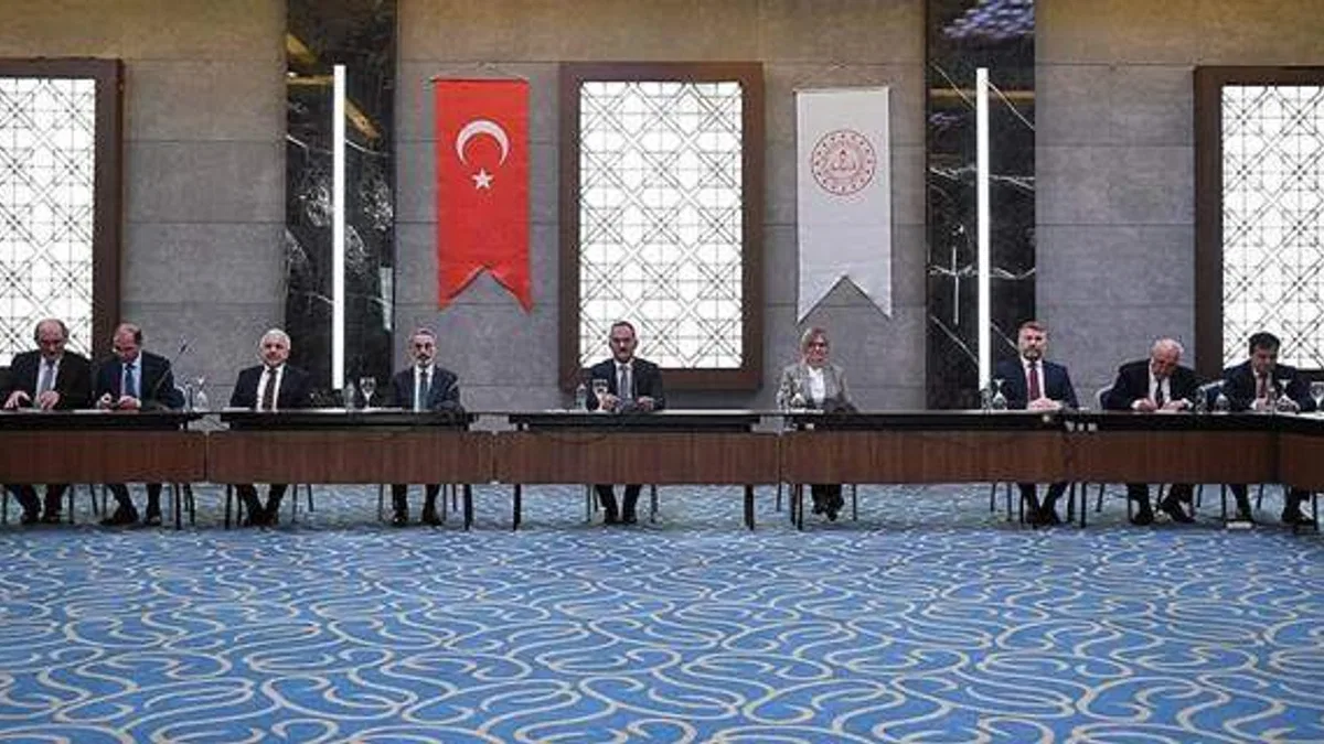 Bakan Özer, 81 ilin Milli Eğitim müdürleriyle Diyarbakır'da bir araya geldi