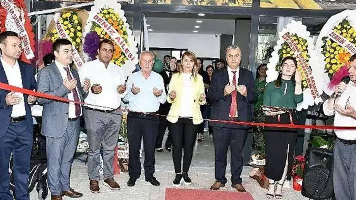 Malkara Belediye Başkanı Ulaş Yurdakul Ar Zirai İlaç ve Tohum'un açılışını gerçekleştirdi