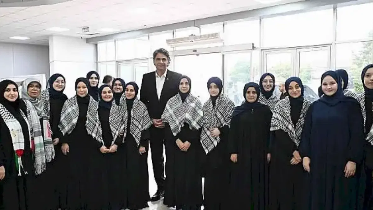 Başkan Kocaman yeni hafızları tebrik etti.