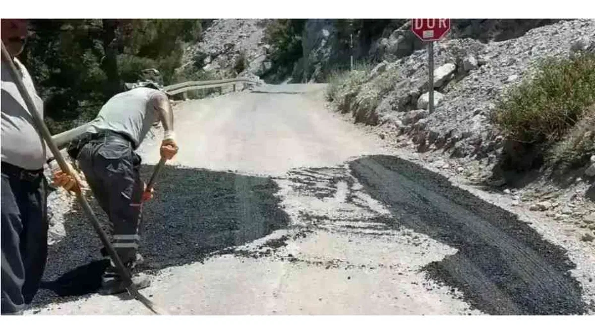 Antalya Büyükşehir’den Alanya kırsalına yol bakımı