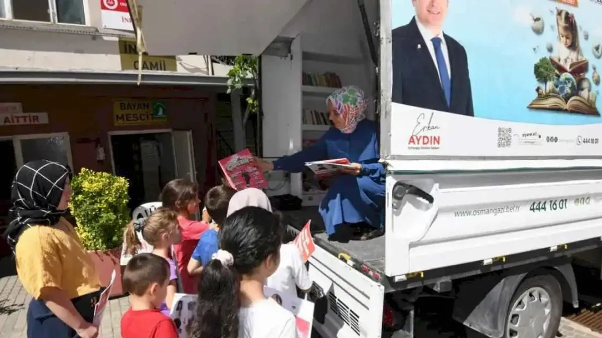 Bursa Osmangazi'de gezici kütüphane 1 yıldır yollarda