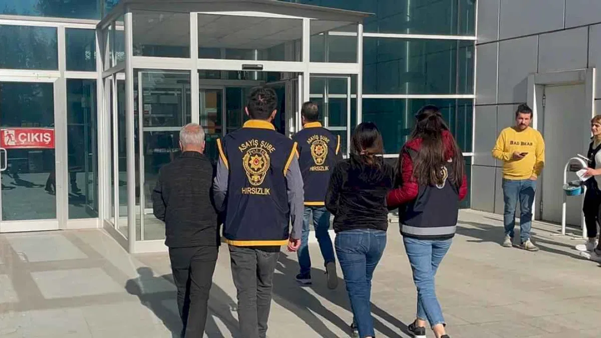 Adıyaman’da AVM'den kozmetik hırsızlığı!