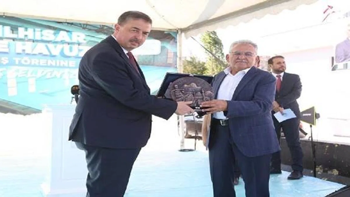 Kayseri'nin 'orkestra şefi' Memduh Büyükkılıç