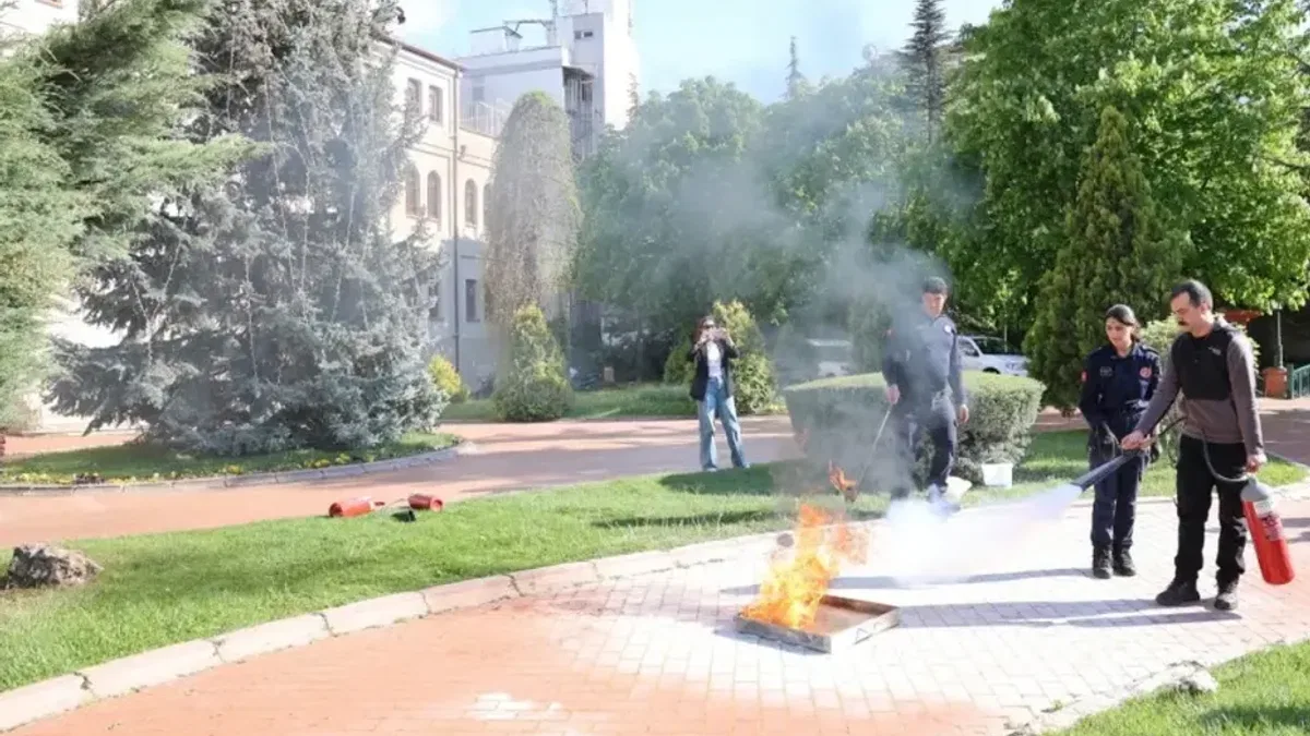Eskişehir’de otelde yangın tatbikatı gerçeğini aratmadı