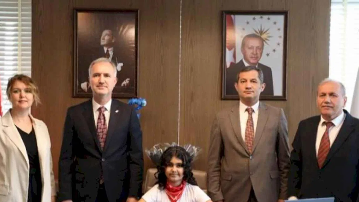 İnegöl Belediyesi’nde başkanlık makamı çocuklara verildi