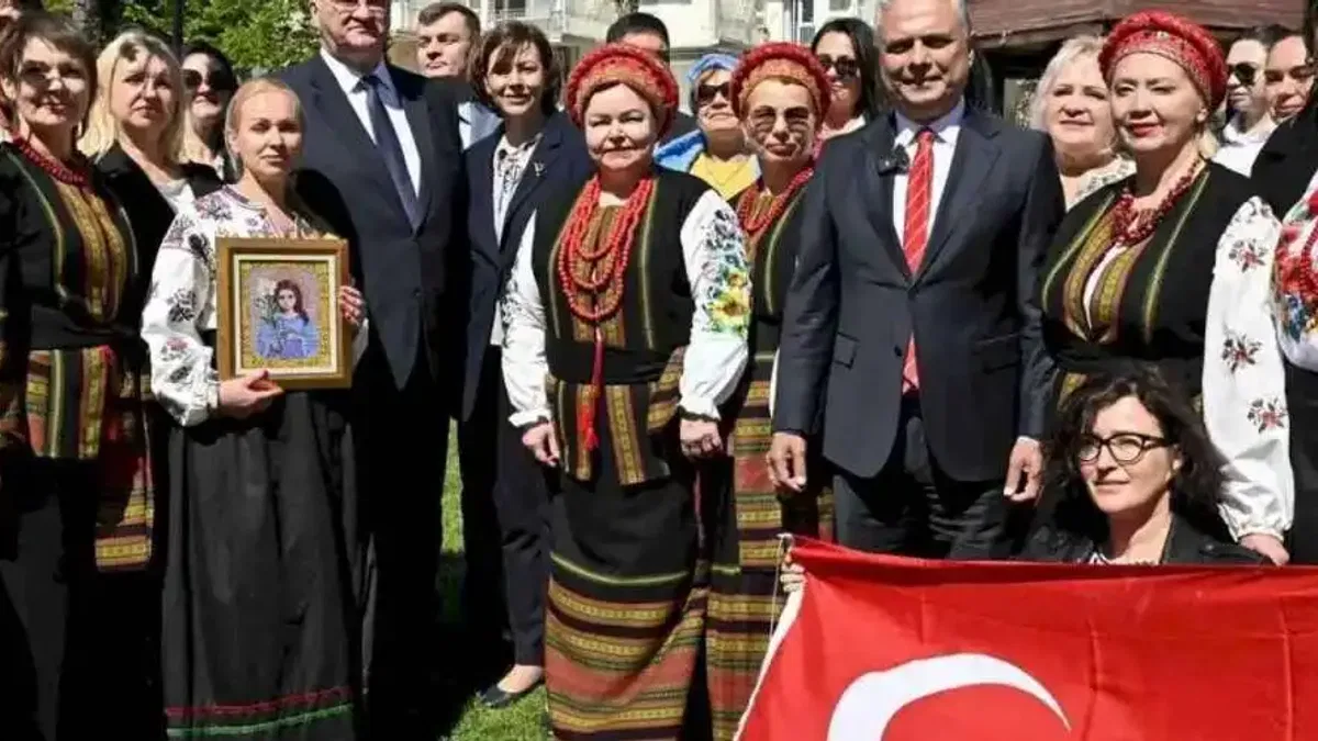 Dostluk çınarı toprağa kavuştu