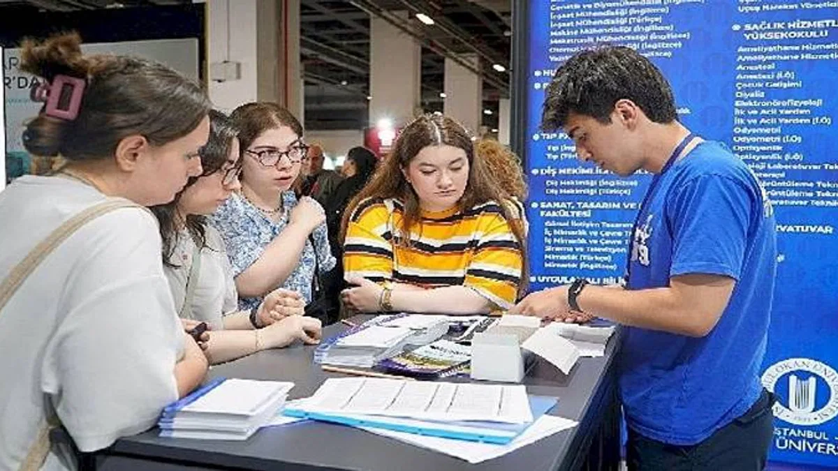 Okan Üniversitesi Tercih Fuarı'nda aday öğrencilerle buluştu