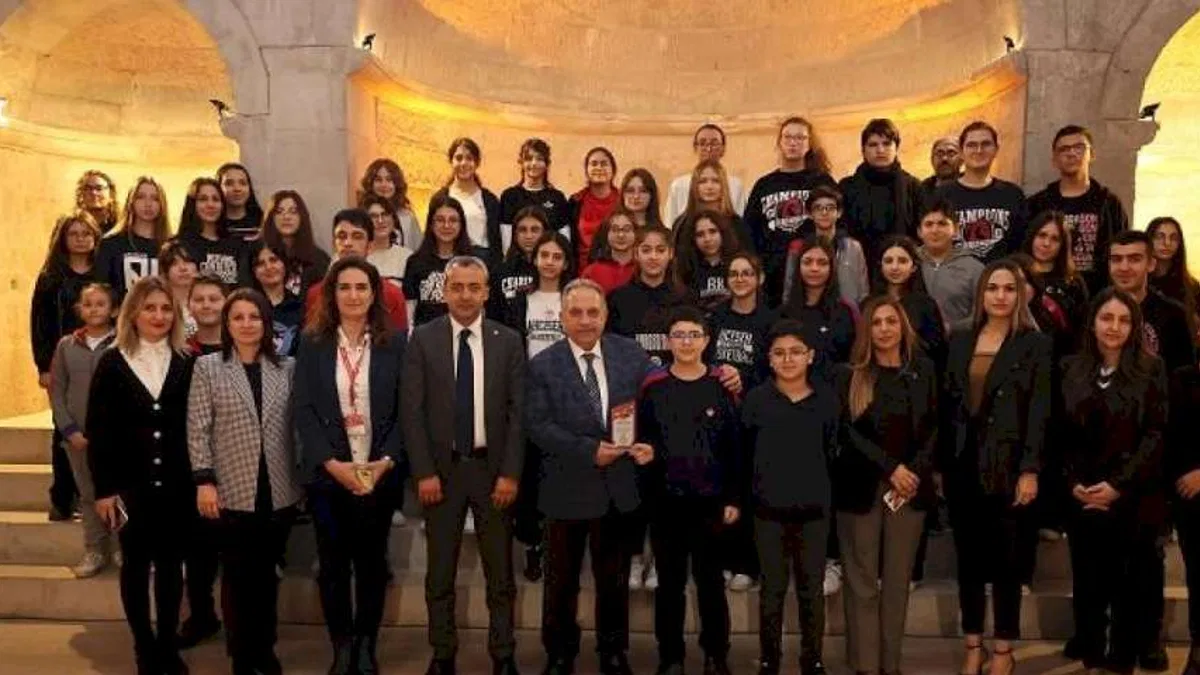 Mustafa Yalçın Kayserili gençlerle geleceği konuştu