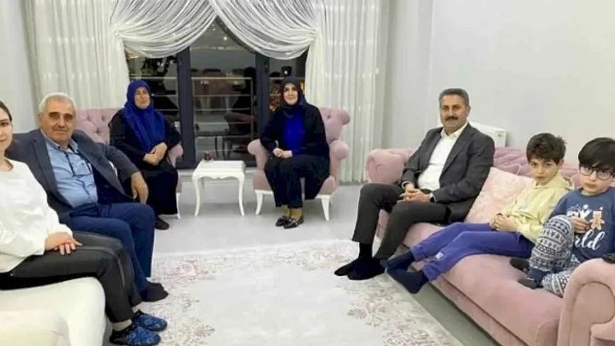 Başkan Eroğlu, Ramazan'ın İlk iftarını şehit ailesiyle birlikte açtı