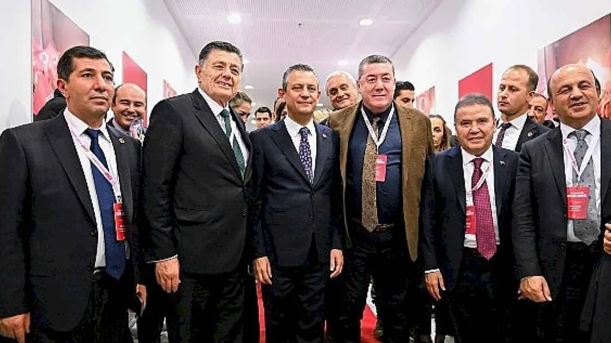 Başkan Böcek CHP'li Belediye Başkanları Çalıştayı'na katıldı