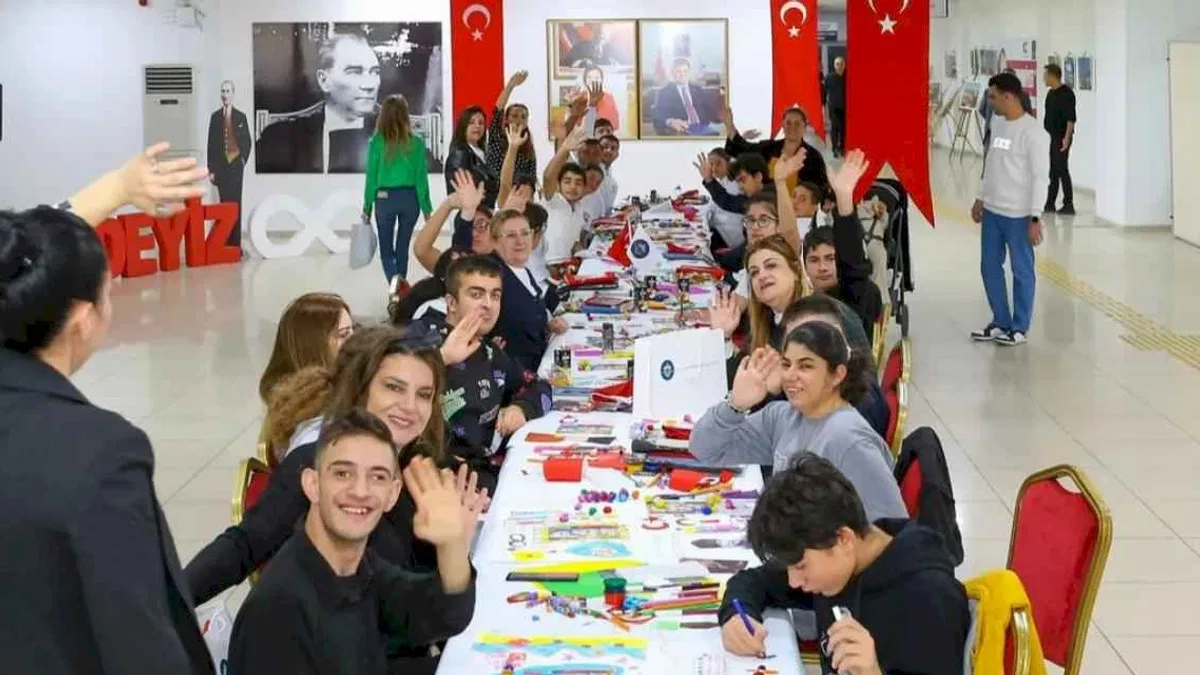Karabağlar'ın özel çocuklarından Atatürk’e sevgi resimleri