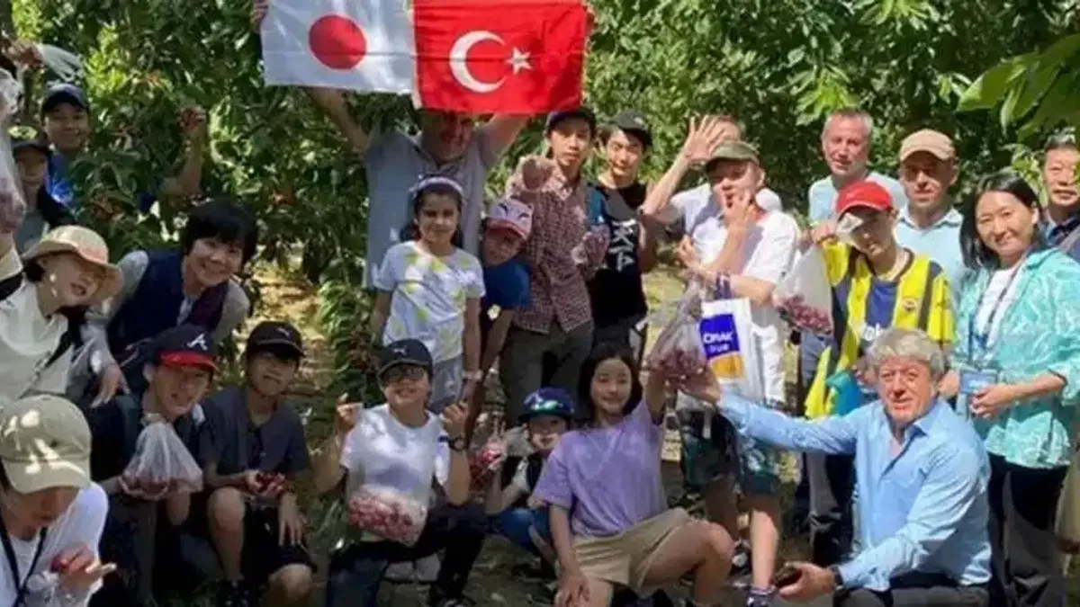 Denizli Büyükşehir’in kültür köprüsü kirazla kuruldu