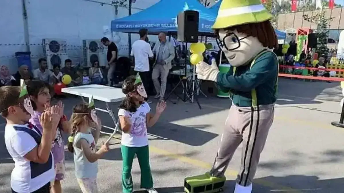 Çocuklar kitap fuarında büyülü bir yolculuğa çıktı