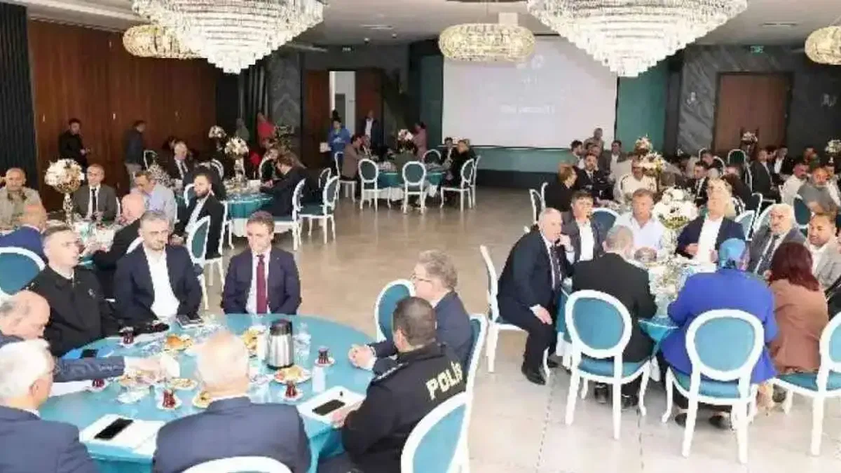 Kaymakam Özyiğit ve Başkan Büyükgöz muhtarları ağırladı