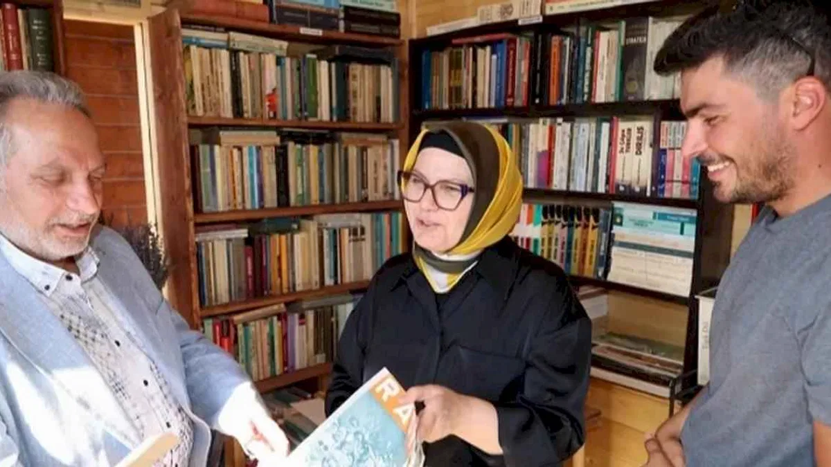 Kar Tanesi Gelinlik Evi’ni ve Sahaflar Çarşısı’na Böhürler'den tam not