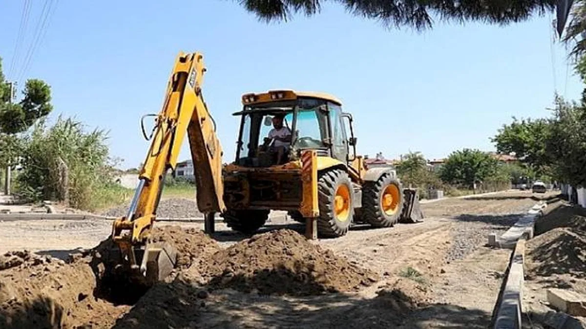Burhaniye'de yol çalışmaları son surat devam ediyor