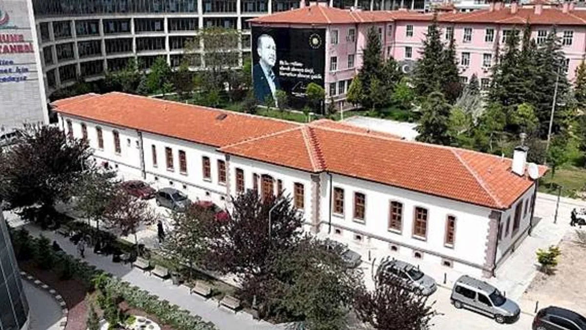 Selçuklu Belediyesi tarihi ve kültürel mirasın gün yüzüne çıkarılması kapsamında 2009 yılında tarihi bina olarak tescil edilen Eski Hemşirelik Binası'nın restorasyon çalışmalarını başarıyla tamamladı