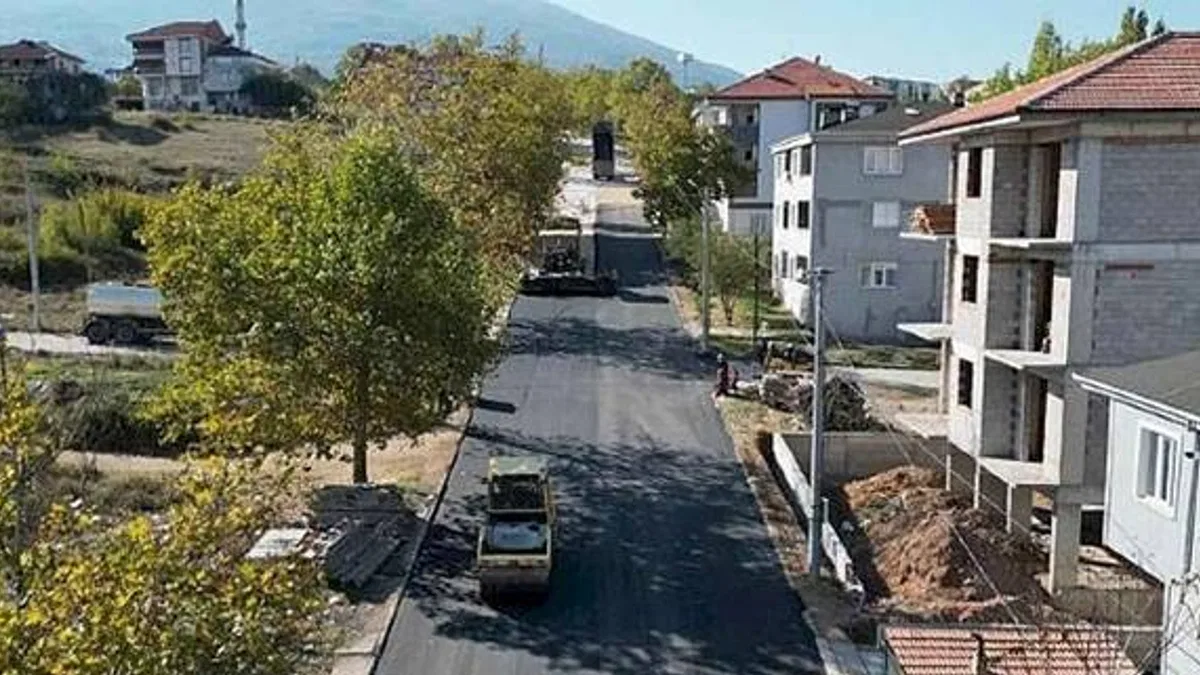 Asfalt Çalışmaları Yeniceköy Mahallesinde Devam Ediyor