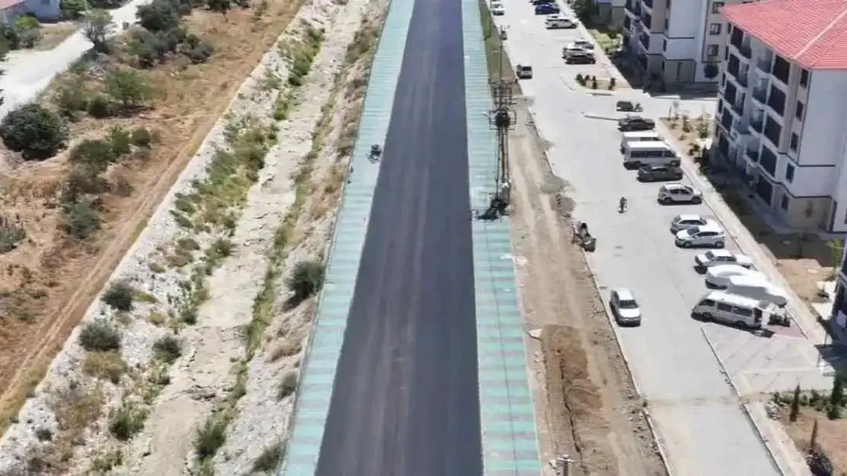 Köprübaşı tarihinde ilk kez sıcak asfaltla buluşuyor