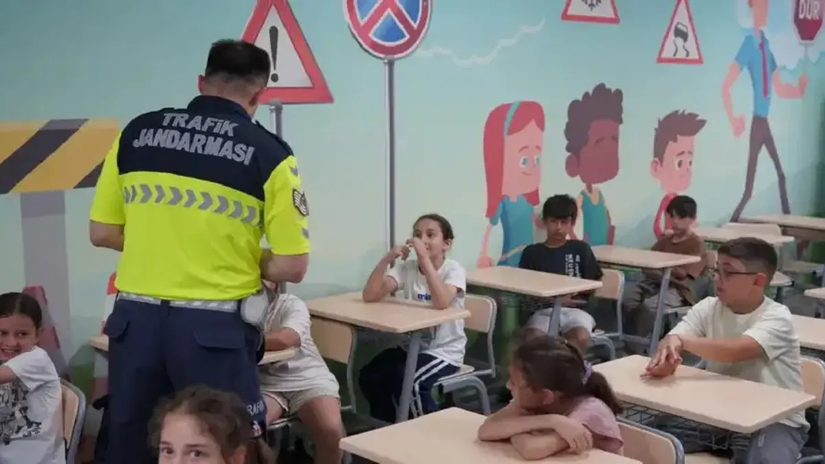Kocaeli'de binlerce öğrenci kuralları Büyükşehir’le öğrendi