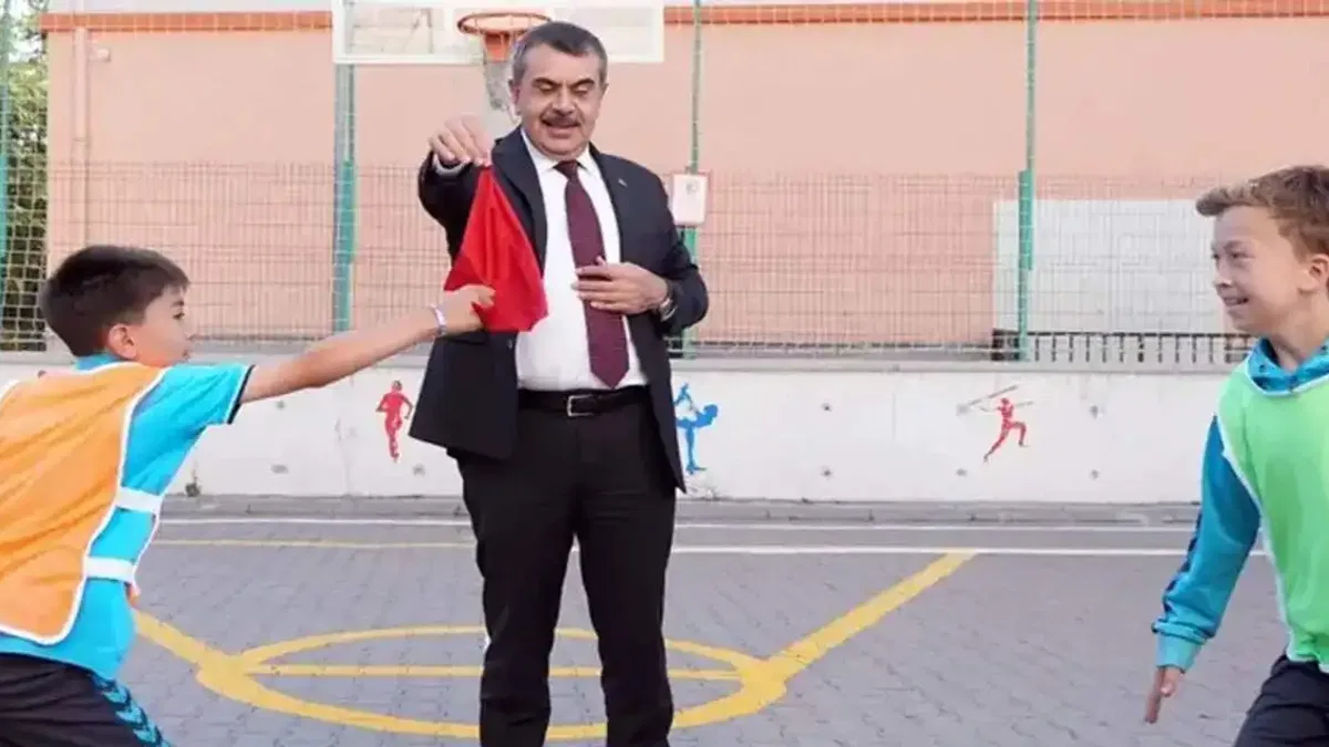 Bakan Tekin'den öğrencilere moral ziyareti