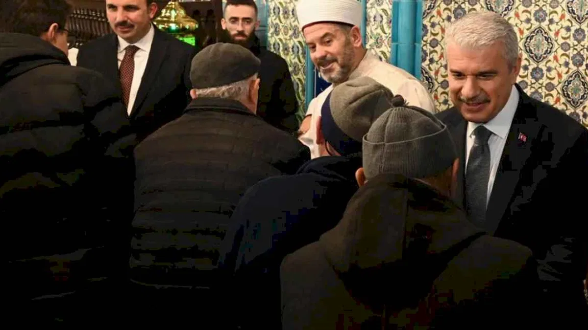 Konya'da Vali Akın ve Başkan Altay kandil bereketine ortak oldu