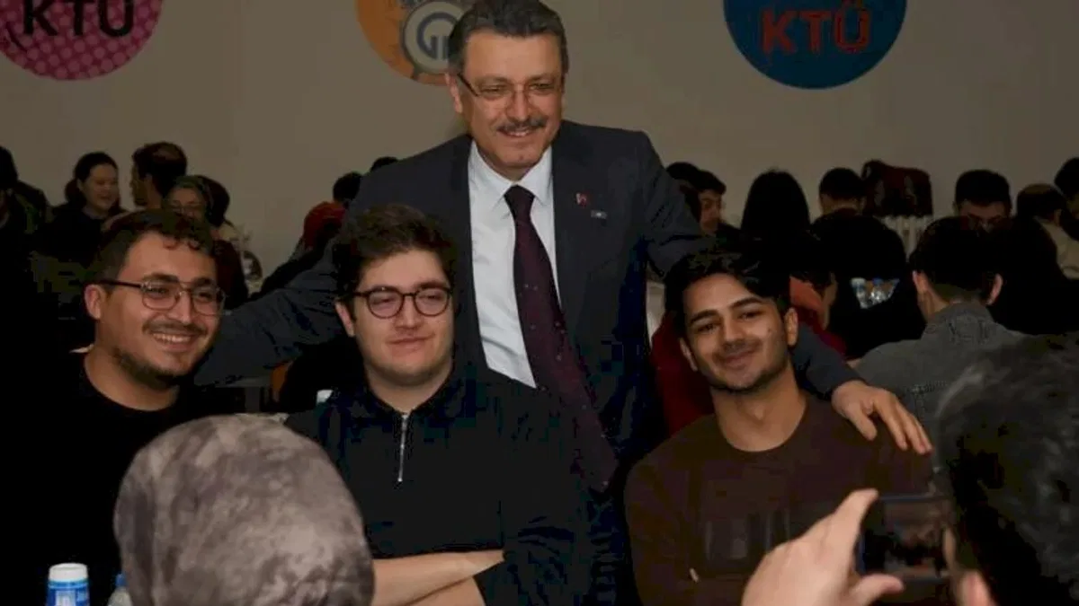 Başkan Genç, KTÜ’lü öğrencilerle iftar sofrasında buluştu
