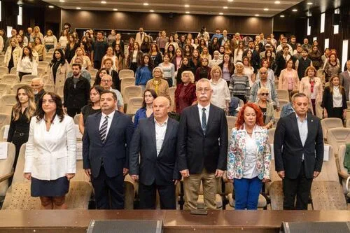 İzmir'de afetlerde yaşlı güvenliği masaya yatırıldı