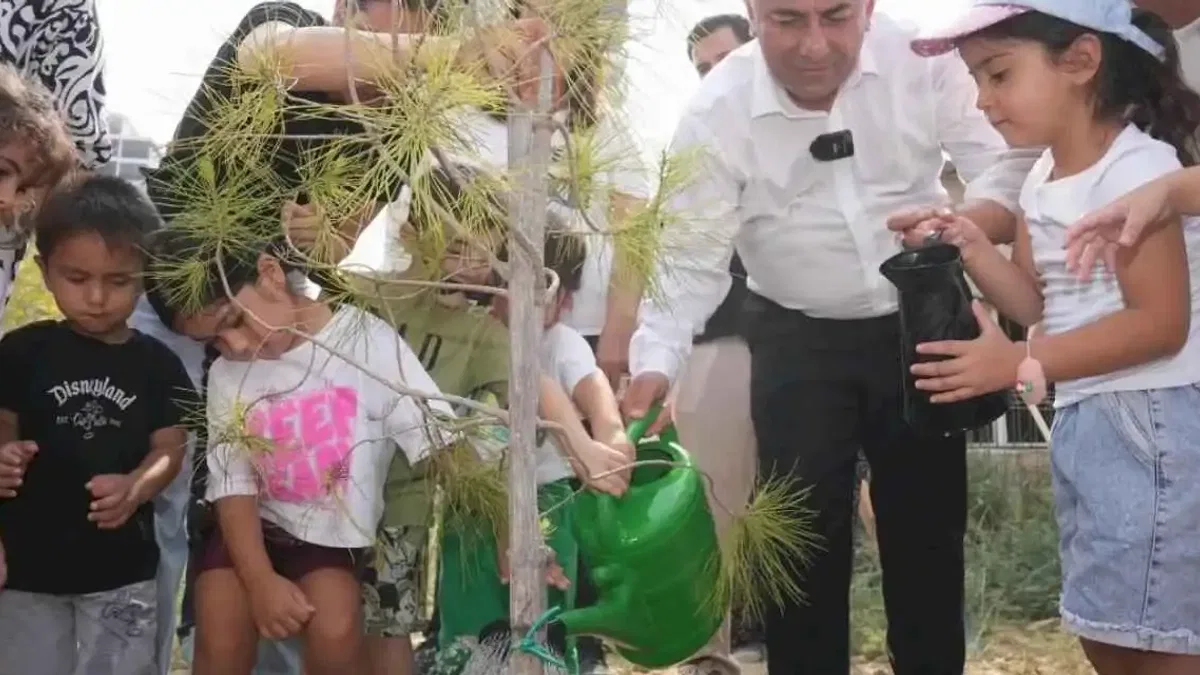 Adana'da gelecek için fidanlar dikildi