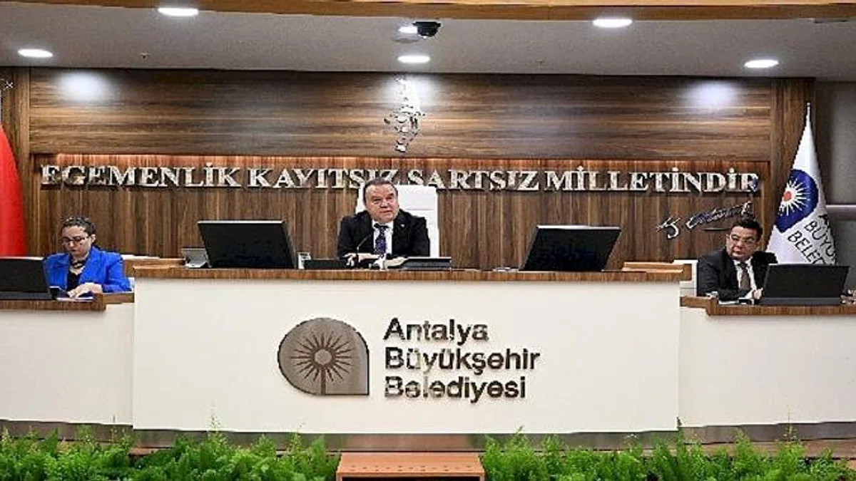 Başkan Böcek Meclis'e ulaşımla ilgili bilgi verdi