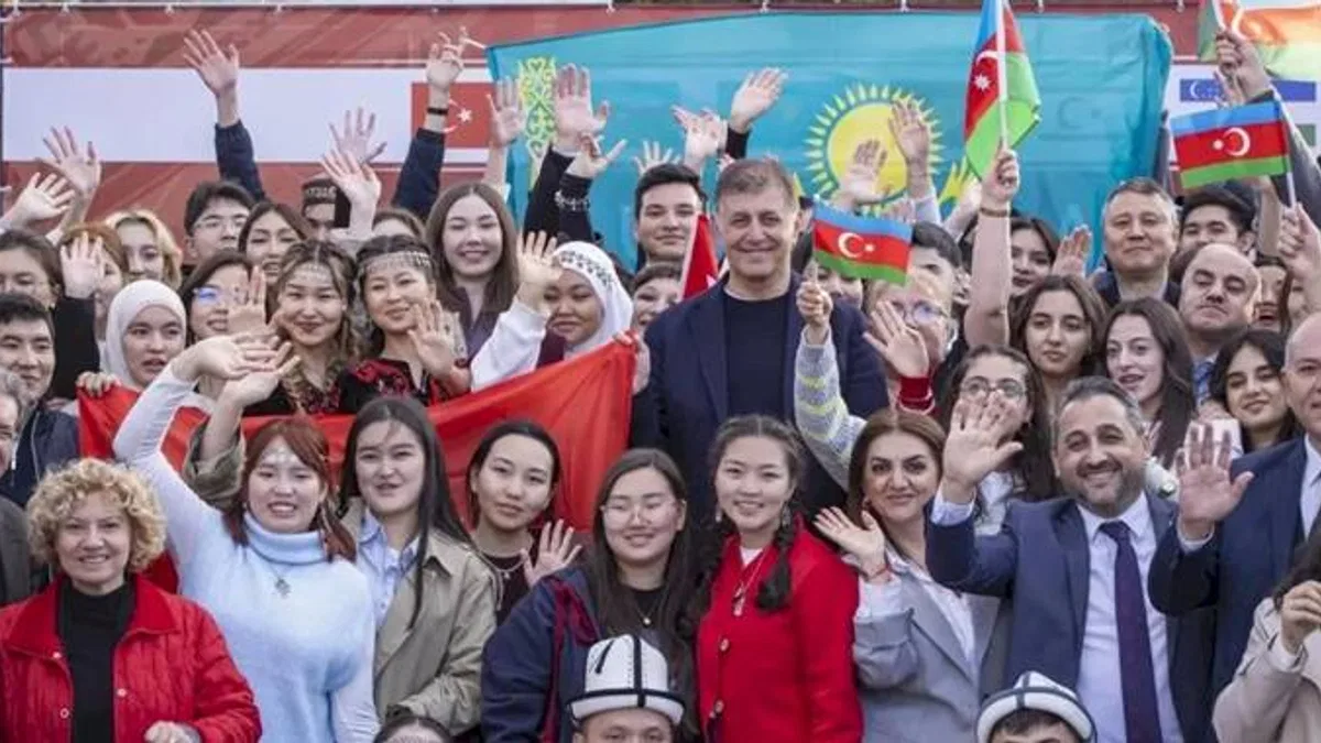 İzmir’de Türk Dili Ailesi Günü coşkusu