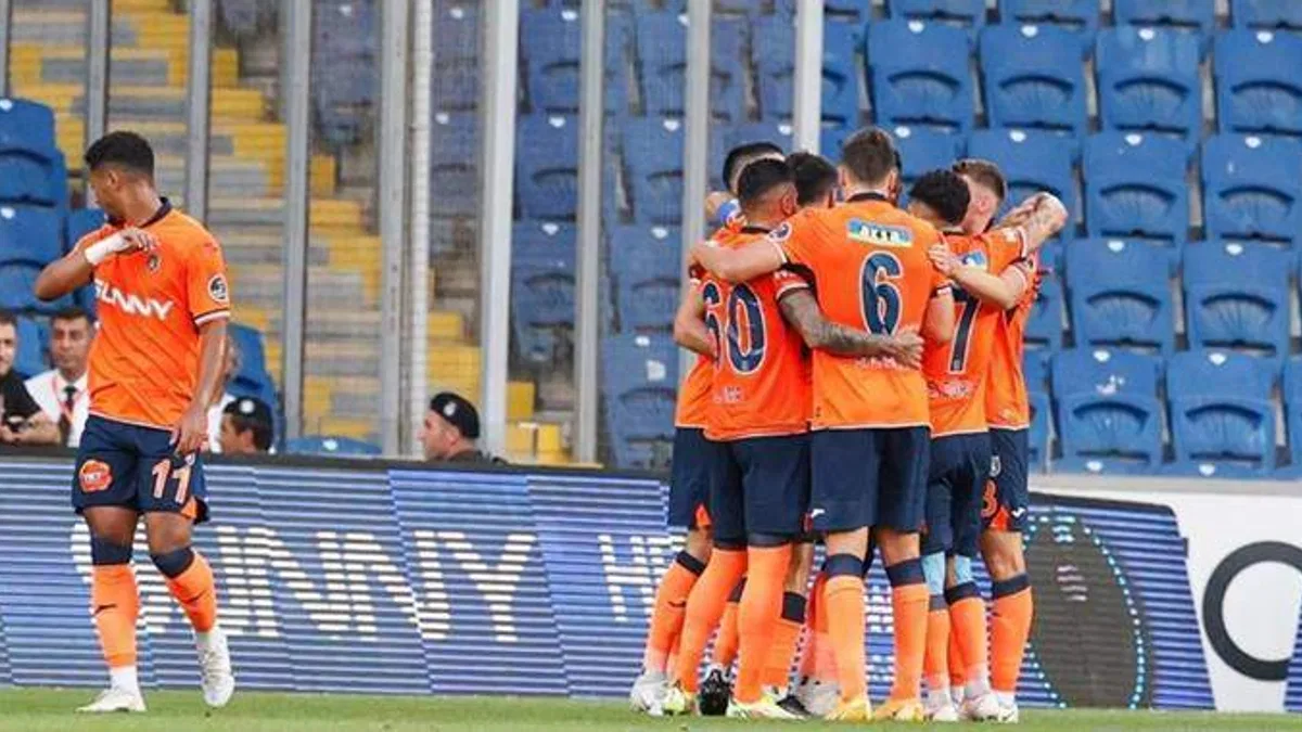 Başakşehir, sahasında Kasımpaşa'yı 4-0 mağlup etti