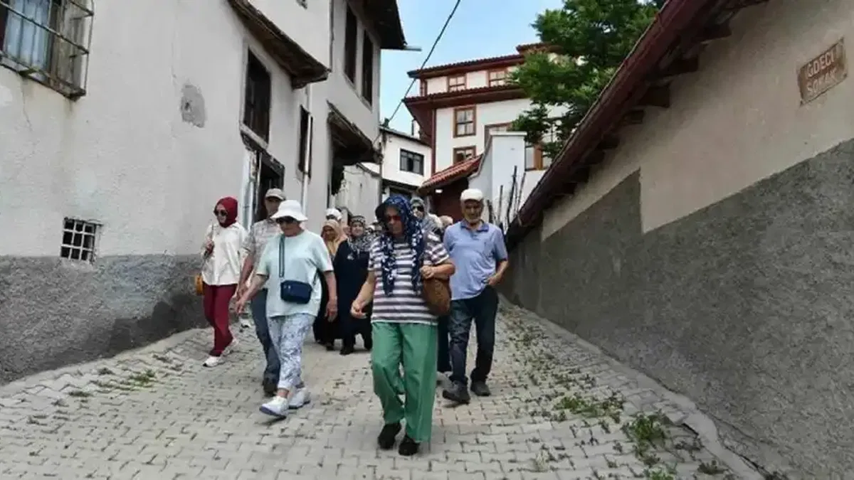 Başkentliler Ankara'yı ücretsiz 'Kent Gezileri'yle keşfediyor