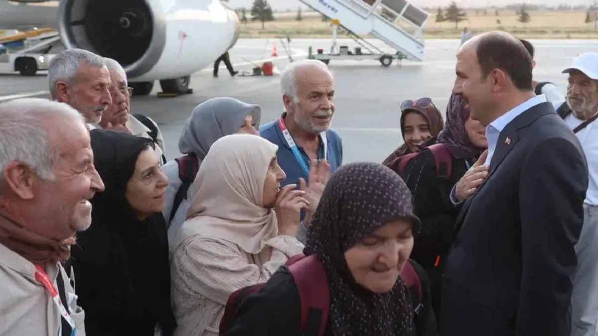 Konya’da Vefa Umresi İlk Kafilesi Havaalanında Karşılandı