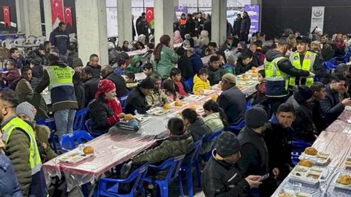 Mardin'de Ramazan bereketi iftar sofrasında paylaşıldı