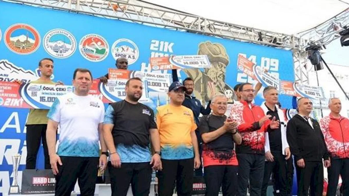 Uluslararası Kayseri Yarı Maratonu nefesleri kesti