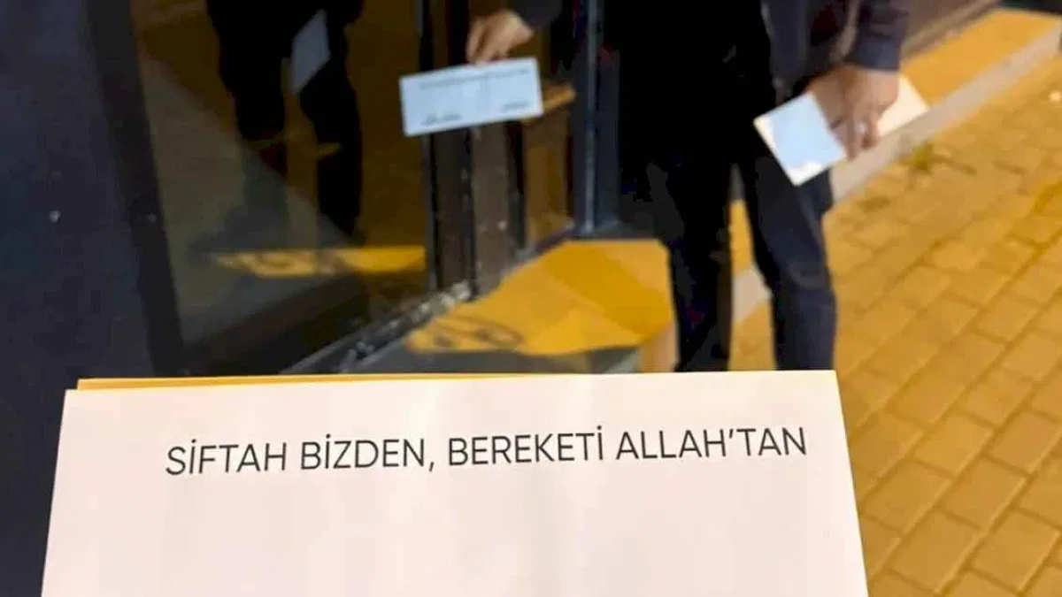 Bursa Gürsu'da Anahtar Parti'den esnafa siftah parası!