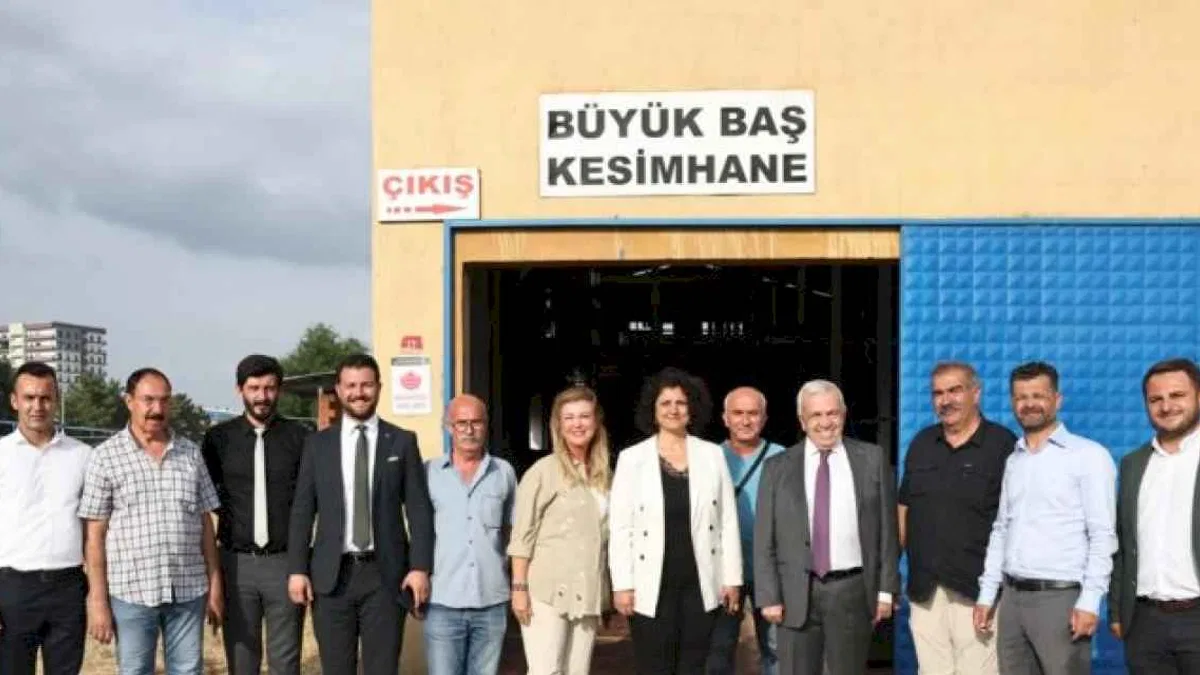 Başkan Şadi Özdemir kurban pazarını ziyaret etti