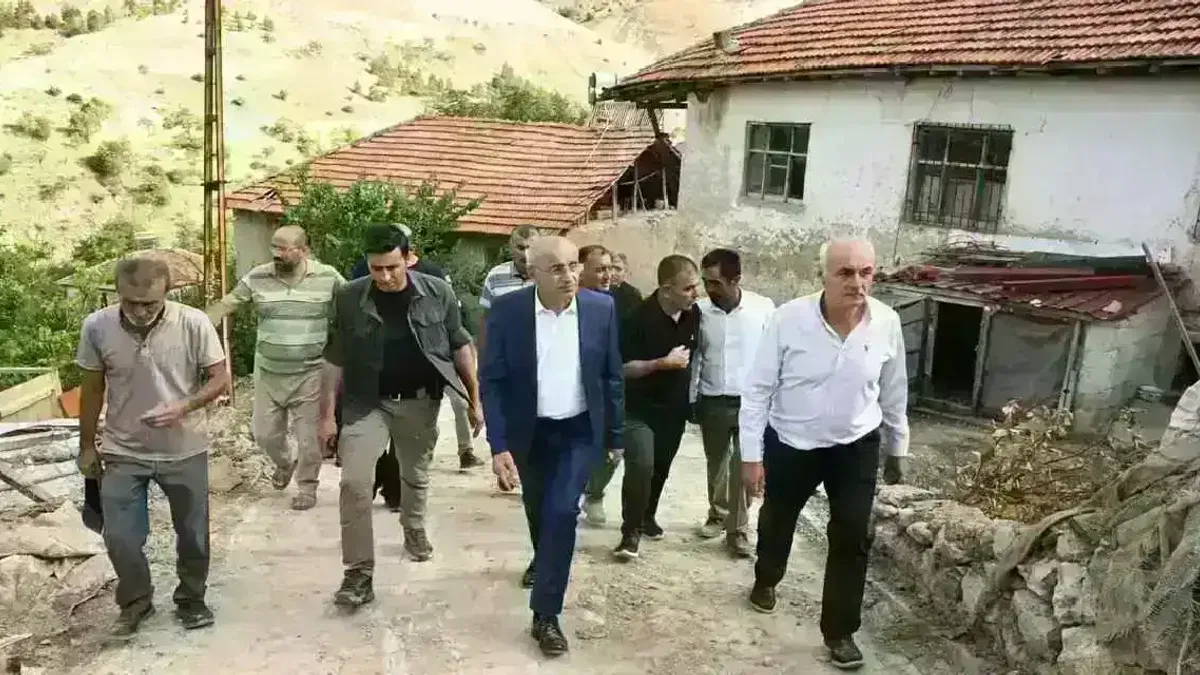 Malatya Hekimhan'da selin yaraları sarılıyor