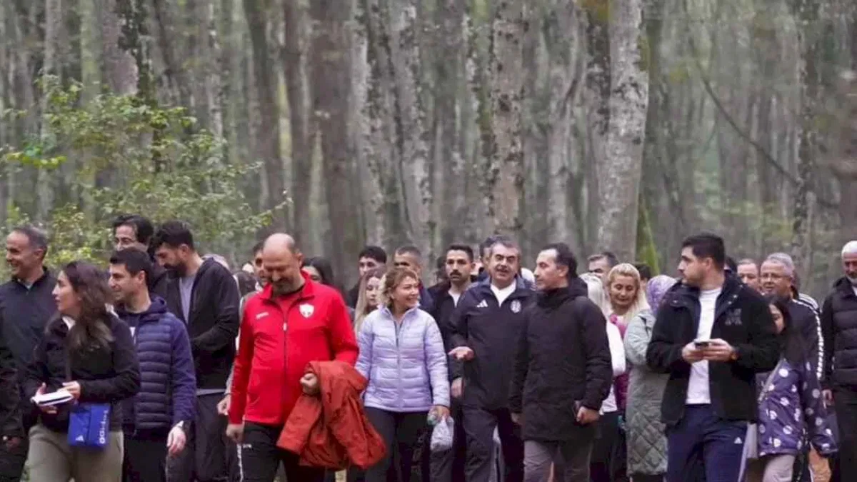 Bakan Tekin Belgrad Ormanı'nda öğretmenlerle yürüdü