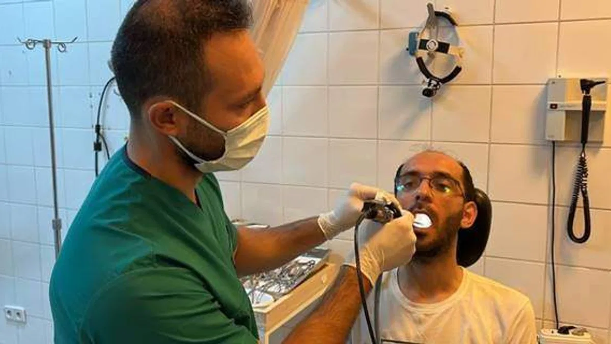 Nefes darlığı şikayetiyle başvurduğu hastanede genzinden 4,5 santimetrelik kitle çıkarıldı