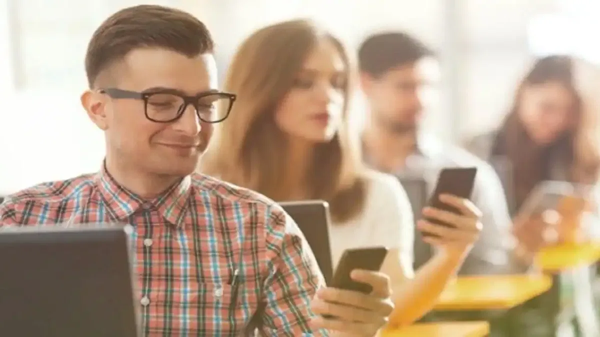 UNESCO, Sınıflara Akıllı Telefon Yasağı Getirilmesi Çağrısında Bulundu