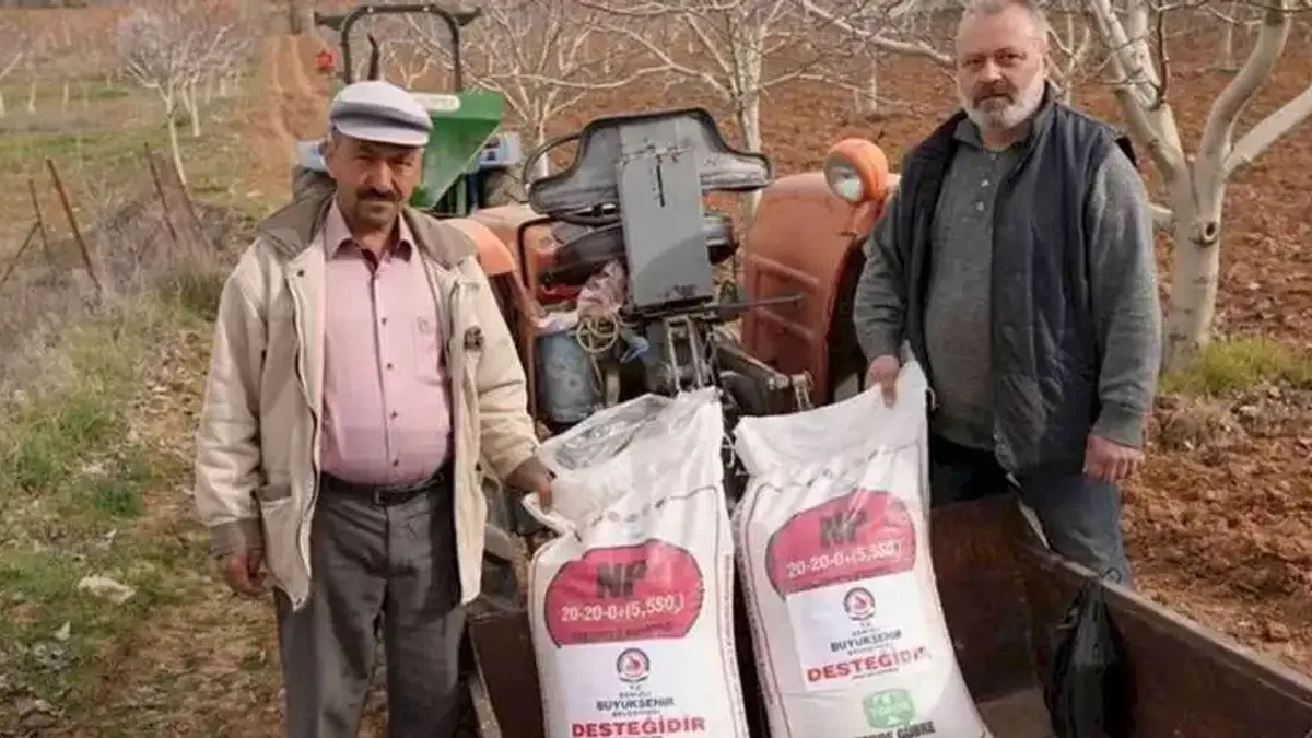 Denizli’de çiftçinin yüzü Büyükşehirle gülüyor