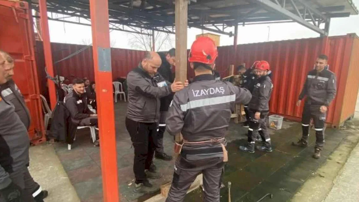 Kocaeli İtfaiyesi'nden İZAYDAŞ’a arama-kurtarma eğitimi